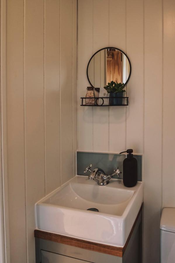 Luxury Shepherd'S Hut On Flower Farm With Outdoor Bath In Mid Cornwall Truro Esterno foto